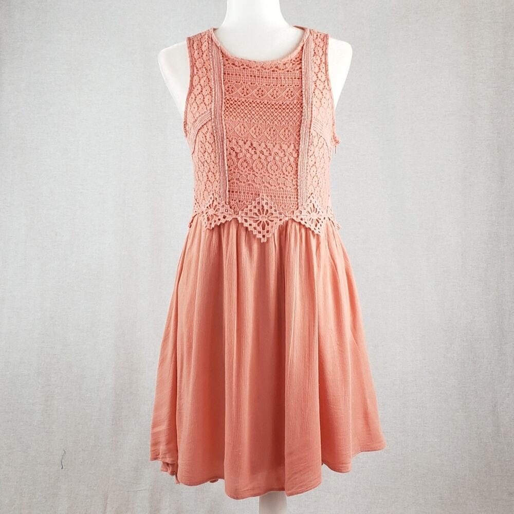 Alya Fit and Flare Dress Size L Peach Crochet Bodice Crepe Flowy Gathered Skirt